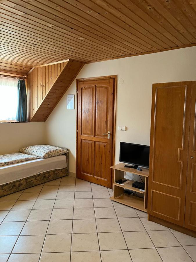 Ibolya Vendeghaz Apartment Kehidakustány Exterior photo